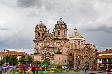View over Iglesia de la Compania de Jesus church on Plaza de Armas, Cuzco, UNESCO World Heritage Site, Peru, South America