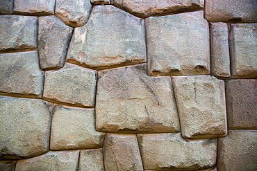 The Inca wall at Hathunrumiyoq Street, las piedras del los 12 angulos (Stone of 12 Angles), Cuzco, UNESCO World Heritage Site, Peru, South America 