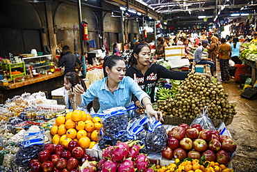 People at the food market, Siem Reap, Cambodia, Indochina, Southeast Asia, Asia