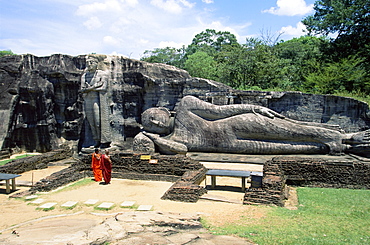 Two monks in front of Buddha statue, Gal Vihara, Polonnaruwa, UNESCO World Heritage Site, Sri Lanka, Asia