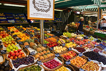 Fruit stall at Viktualienmarkt, Munich, Bavaria, Germany, Europe