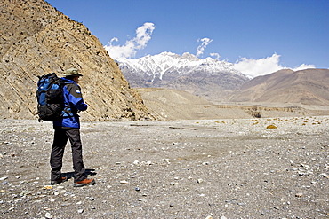 Trekker enjoys the view on the Annapurna circuit trek, between Jomsom and Muktinath, Himalayas, Nepal, Asia