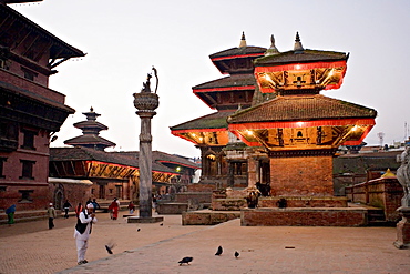 Morning worship, Durbar Square, UNESCO World Heritage Site, Patan, Kathmandu, Nepal, Asia