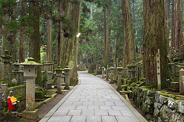 Entrance Path (Sando), Okunoin graveyard, site of 20000 Buddhist gravestones, Koya-san, Kansai (Western Province), Honshu, Japan, Asia