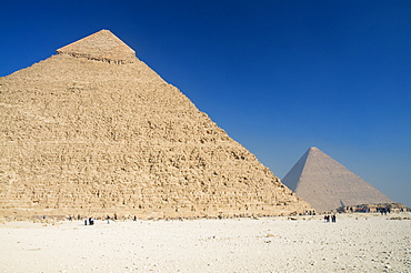 The Pyramid of Khafre (Chephren) and the Great Pyramid of Khufu (Cheops) in the background, Giza, UNESCO World Heritage Site, Egypt, North Africa, Africa