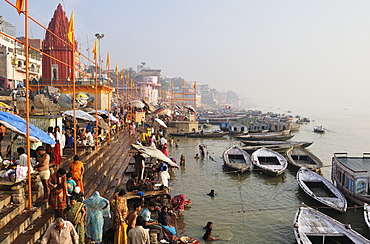 Ghats on the River Ganges, Varanasi (Benares), Uttar Pradesh, India, Asia