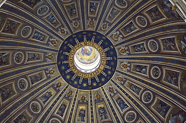 Interior of St. Peter's Basilica, Piazza San Pietro (St. Peter's Square), Vatican City, Rome, Lazio, Italy, Europe