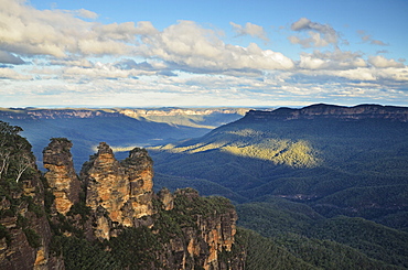 The Three Sisters and Jamison Valley, Blue Mountains, Blue Mountains National Park, UNESCO World Heritage Site, New South Wales, Australia, Pacific