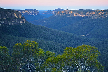 Moonrise over the Grose Valley, Blue Mountains National Park, UNESCO World Heritage Site, New South Wales, Australia, Pacific