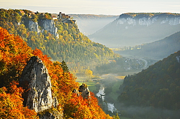 View from Eichfelsen near Irndorf of Donautal (Danube valley), Schaufelsen and Werenwag Castle, Swabian Alb, Baden-Wurttemberg, Germany, Europe