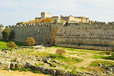 City walls of Old Town and Palace of the Grand Master, Rhodes City, Rhodes, Dodecanese, Greek Islands, Greece, Europe