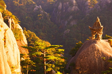 Stone sculpture, White Cloud scenic area, Huang Shan (Yellow Mountain), UNESCO World Heritage site, Anhui Province, China, Asia