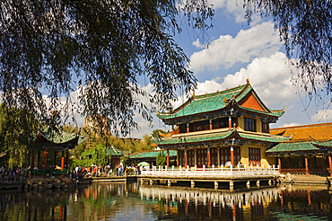 Scene at the Green Lake Park, Kunming, Yunnan Province, China, Asia