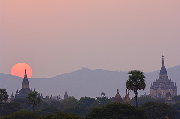 Sunset, Bagan (Pagan), Myanmar (Burma), Asia