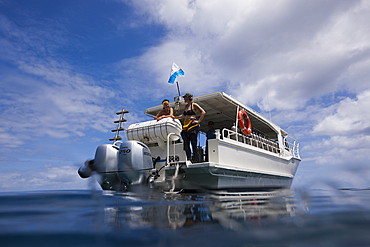 Diver spend time on surface intervall, Christmas Island, Australia