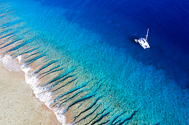 Catamaran at Apataki Atoll, Tuamotu Archipel, French Polynesia