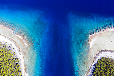 Almonu Pass of Apataki Atoll, Tuamotu Archipel, French Polynesia