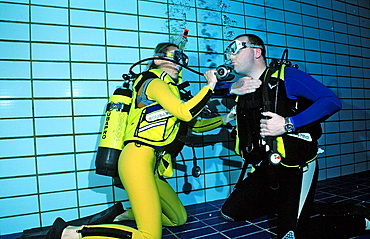 scuba diving lessons in a swimming pool, buddy breathing, Germany, Munich, Olympiabad