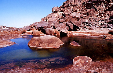 Volcanic spring beside Lac Assal, Lake Assal, Djibouti, Djibuti, Africa, Afar Triangle