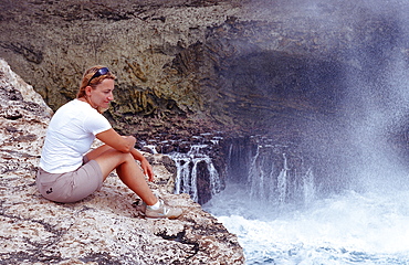 Woman and surging billows, Netherlands Antilles, Bonaire, Caribbean Sea, Washington Slagbaai National Park, Suplad?