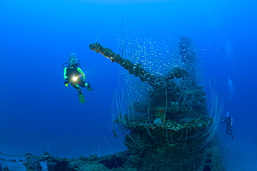 Diver and 5-inch Deck Gun of USS Apogon Submarine, Marshall Islands, Bikini Atoll, Micronesia, Pacific Ocean