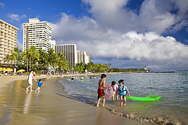 Waikiki Beach at Honolulu, Honolulu, Oahu, Pacific Ocean, Hawaii, USA