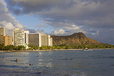 Waikiki Beach and Diamond Head Volcanic Crater, Honolulu, Oahu, Pacific Ocean, Hawaii, USA