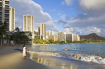 Waikiki Beach and Diamond Head Volcanic Crater, Honolulu, Oahu, Pacific Ocean, Hawaii, USA