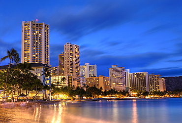 Waikiki Beach at Sunset, Honolulu, Oahu, Pacific Ocean, Hawaii, USA