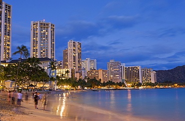 Waikiki Beach at Sunset, Honolulu, Oahu, Pacific Ocean, Hawaii, USA