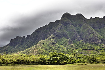 Koolau Range near Kualoa Ranch, Oahu, Pacific Ocean, Hawaii, USA