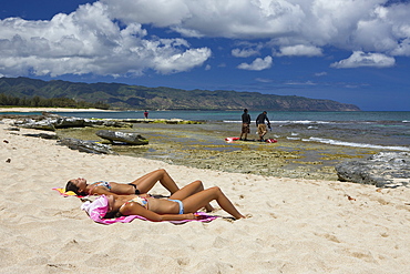 Tourists at Haleiwa Beach Park, Oahu, Pacific Ocean, Hawaii, USA