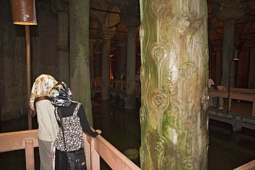 Tourists at Yerebatan Sarayi Cistern, Istanbul, Turkey