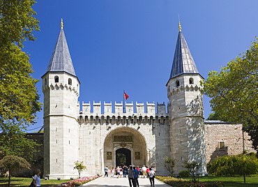 Entrance Topkapi Palace Gate of Salutation, Istanbul, Turkey