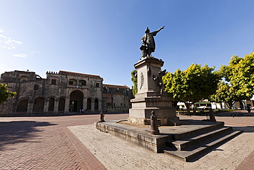 Plaza Colon with Columbus Memorial Statue and Cathedral, UNESCO World Heritage Site, Santo Domingo, Dominican Republic, West Indies, Central America