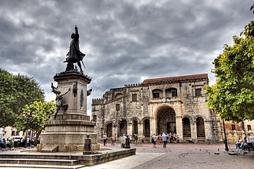 Plaza Colon with Columbus Memorial Statue and Cathedral, UNESCO World Heritage  Site, Santo Domingo, Dominican Republic, West Indies, Central America