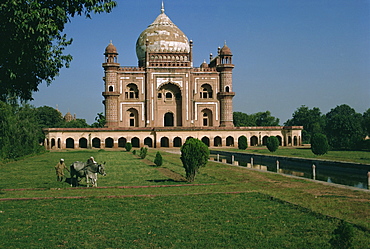 Moghul tomb dating from the 18th century, Delhi, India, Asia