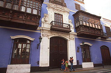 Well preserved colonial buildings with traditional wooden balconies on Calle Junin near the Plaza de Armas, Colonial Architecture, Lima, Peru