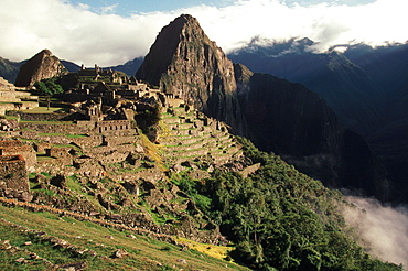 Machu Picchu view of the ancient city with Huayna Picchu Peak above the Rio Urubamba in the Vilcabamba Mountains north of Cuzco, Highlands, Peru