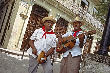 Street musicians entertaining passersby near the Plaza de Armas in Habana Vieja, Havana, Cuba