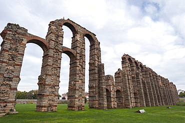 Roman Aqueduct in Merida, UNESCO World Heritage Site, Badajoz, Extremadura, Spain, Europe 