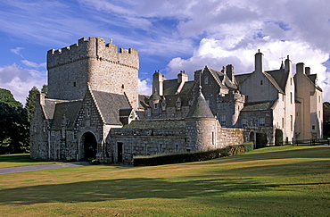 Drum Castle, dating from between the 13th and 17th centuries, with a 13th century keep, near Peterculter, Aberdeenshire, Scotland, United Kingdom, Europe