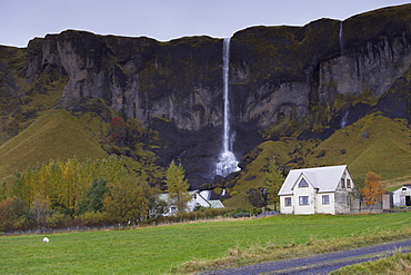 Farm and waterfall (Foss a Sidu), at Dverghamrar, east of Kirkjubaejarklaustur, South Iceland, Iceland, Polar Regions