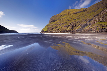 Inlet and beach at Saksun, one of the most picturesque villages in the Faroes, Streymoy, Faroe Islands (Faroes), Denmark, Europe