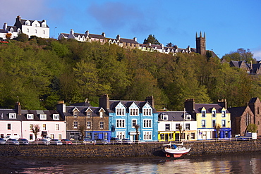 Brightly coloured houses in the fishing port of Tobermory, Isle of Mull, Inner Hebrides, Scotland, United Kingdom, Europe