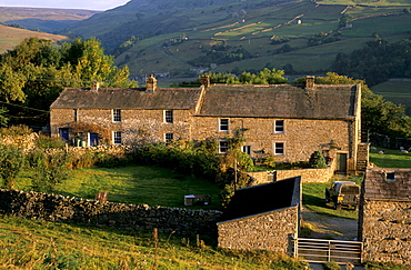 Farm near Gunnister, Swaledale, Yorkshire Dales National Park, Yorkshire, England, United Kingdom, Europe