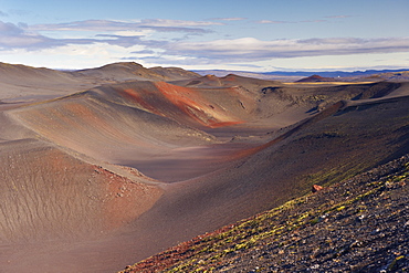 Valagja Gorge, a bright-coloured volcanic fissure north-east of Mount Hekla volcano, south Iceland (Sudurland), Iceland, Polar Regions