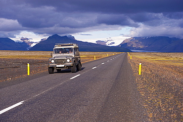 Iceland's ring road, the N1, with Skaftafell National Park in background, south-east Iceland (Austurland), Iceland, Polar Regions