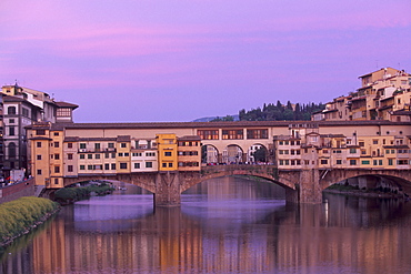 Ponte Vecchio (Old Bridge) over River Arno, Florence (Firenze), Tuscany, Italy, Europe