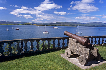 Gun protecting Bantry Bay, gardens of Bantry House, Bantry, County Cork, Munster, Republic of Ireland, Europe